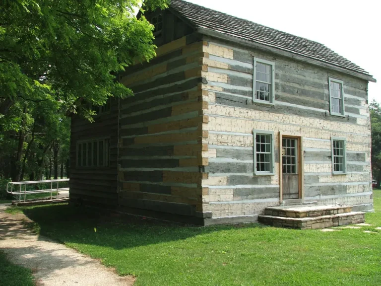 Winnetka Log Home