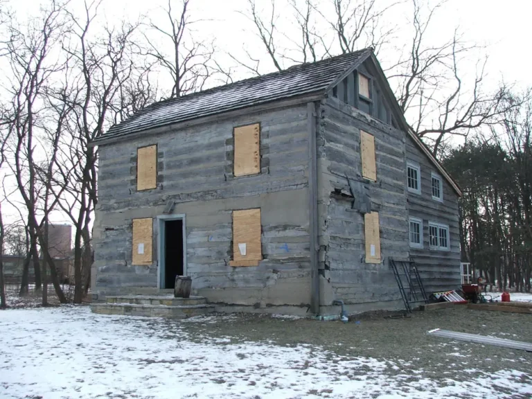 Winnetka Log Home