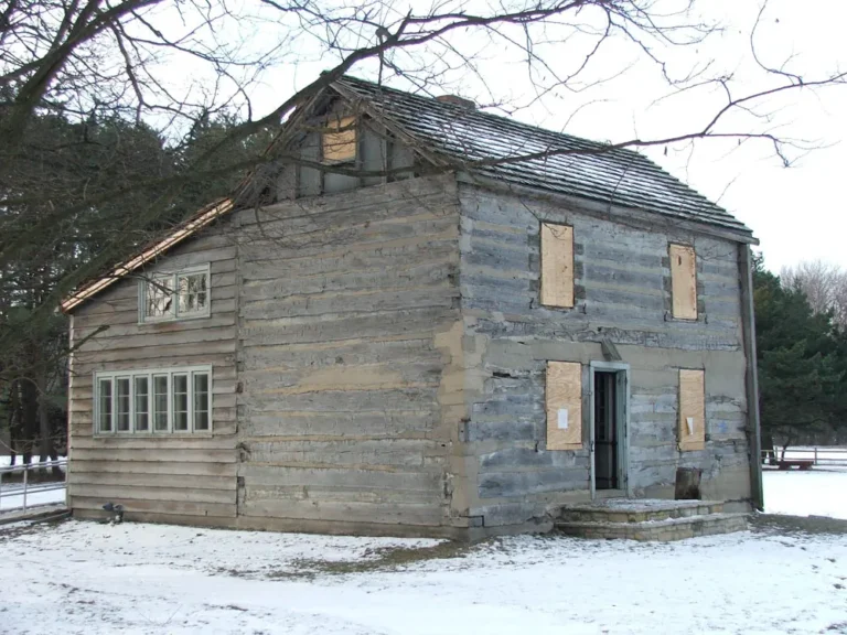 Winnetka Log Home